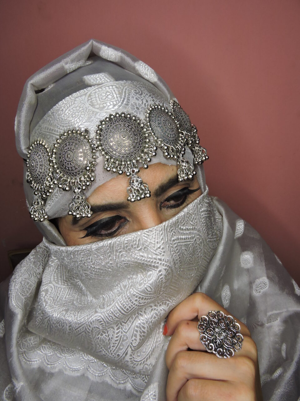 गहरा दर्द और तन्हाई झलकती शायरी, अकेलापन और जीवन का दर्द"