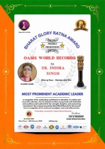 DR. Indira Ji Bharat Glory Ratna Award प्राप्त करते हुए, शिक्षा में उत्कृष्ट योगदान के लिए सम्मान