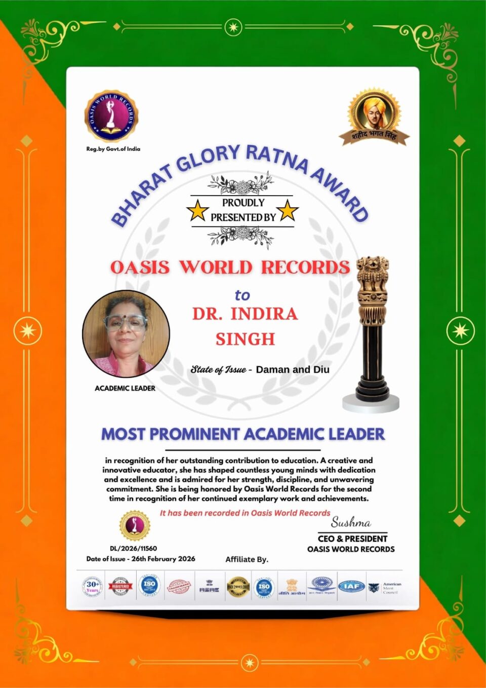 DR. Indira Ji Bharat Glory Ratna Award प्राप्त करते हुए, शिक्षा में उत्कृष्ट योगदान के लिए सम्मान