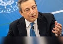 इटली के पूर्व प्रधानमंत्री मारियो ड्रागी वैश्विक आर्थिक व्यवस्था पर बयान देते हुए