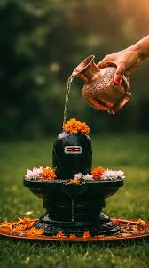 शिवलिंग पर अभिषेक करते भक्त”