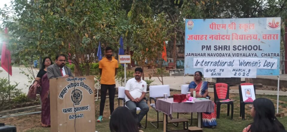 जेएनवी चतरा के प्राचार्य डॉ एस डी लोखंडे