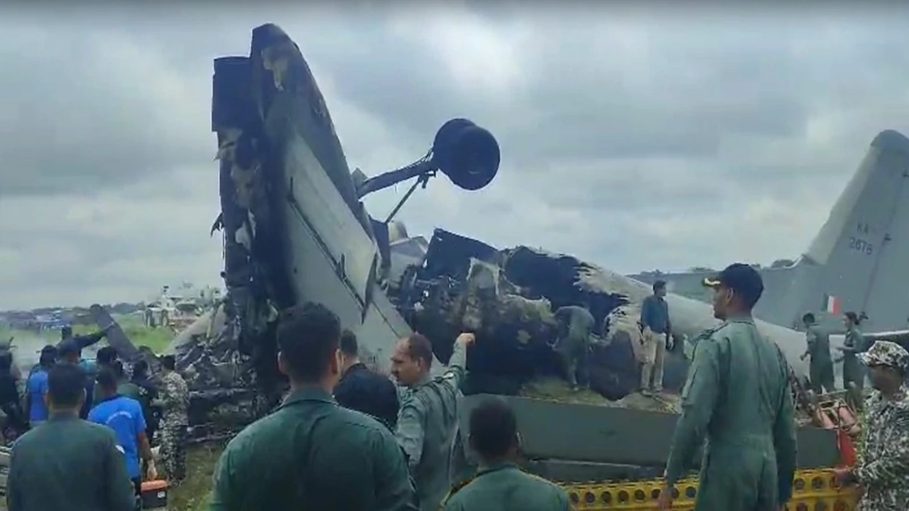 असम के जोरहाट में दुर्घटनाग्रस्त भारतीय वायुसेना का AN-32 विमान